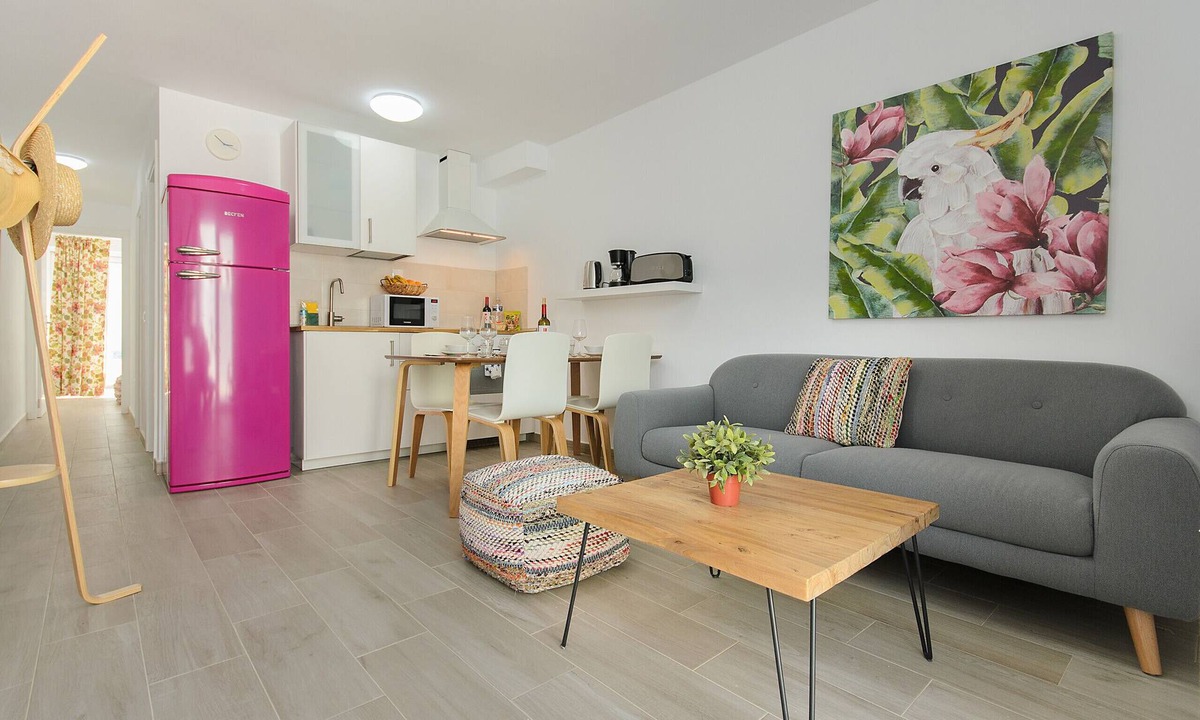 Puerto del Carmen Ski Chalet | Purple Volcano Pool and Gym Beach 1 min LVH