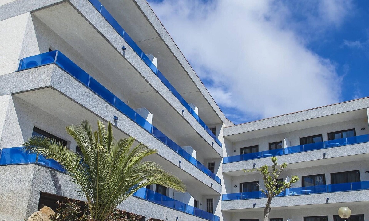 Platja d'Aro Apartment | Renovated Apt, Pool, AC, Free WiFi - Steps from Beach, Near Town