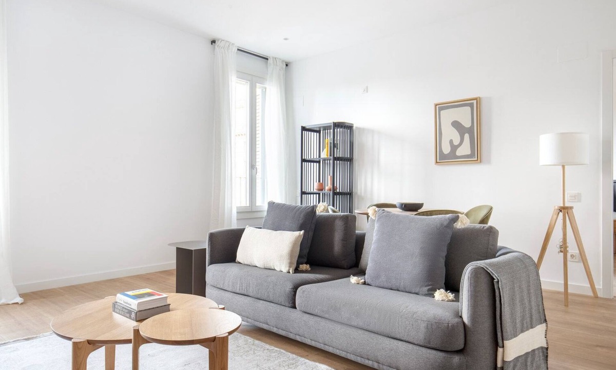 Eixample Apartment | Renovated La Dreta de l'Eixample 2BR, nr Pl. Catalunya, by Blueground