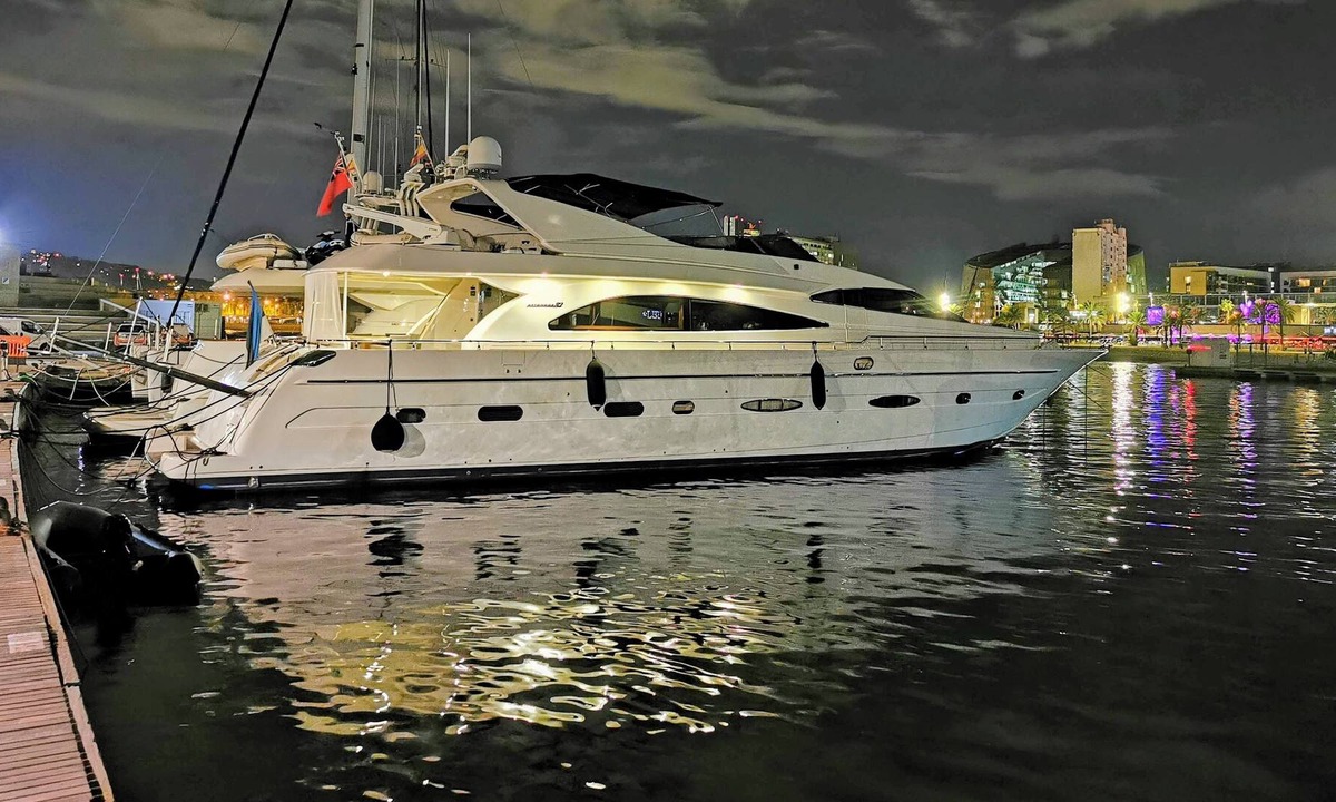 Barceloneta Boat Rental | Rent a Luxury Motor Yacht in Port Olympic