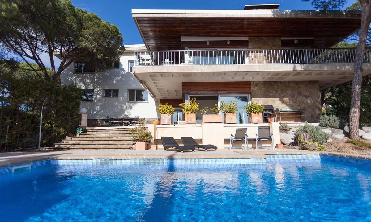 Cabrils House | ROMANI - House with private pool. Capacity up to 17 people. 20 minutes Barcelona