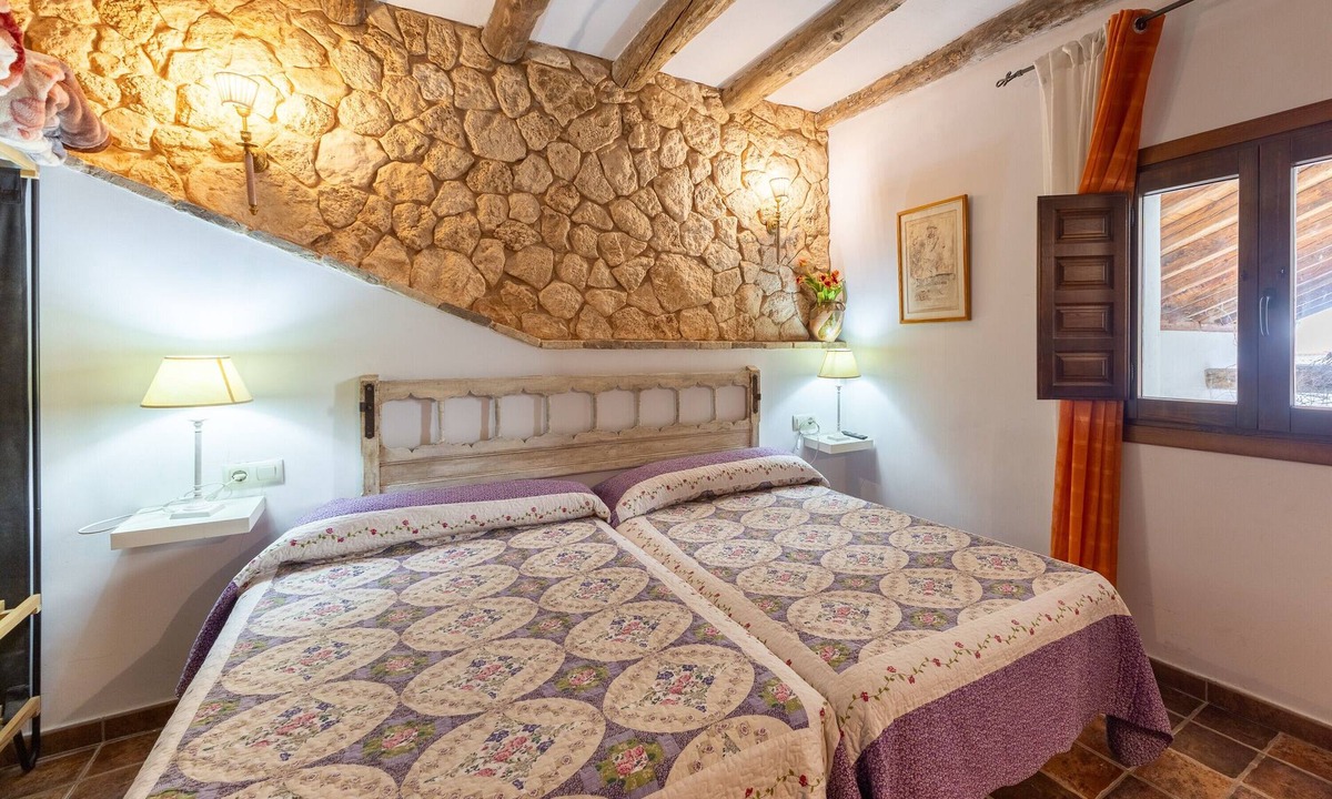 Villarrubia de Santiago Apartment | Room 5 with Private Garden - El Sueño De Lucrecia, Toledo