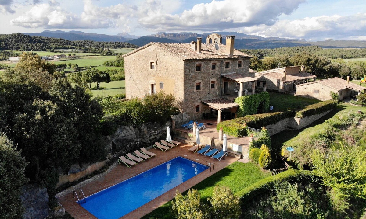 Gargalla House | Sant Grau 2 Apartment with Mountain Views, Shared Pool and Wi-Fi