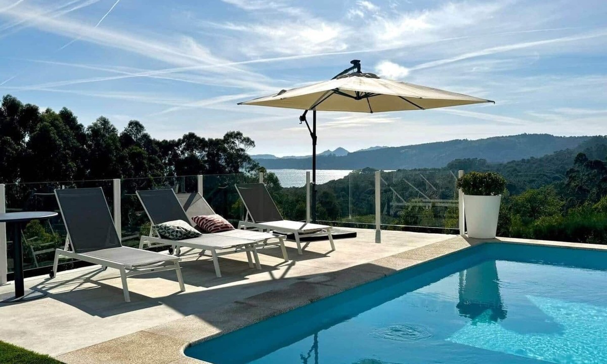 Nerga Apartment | Sea View Apartment with Pool in Galicia