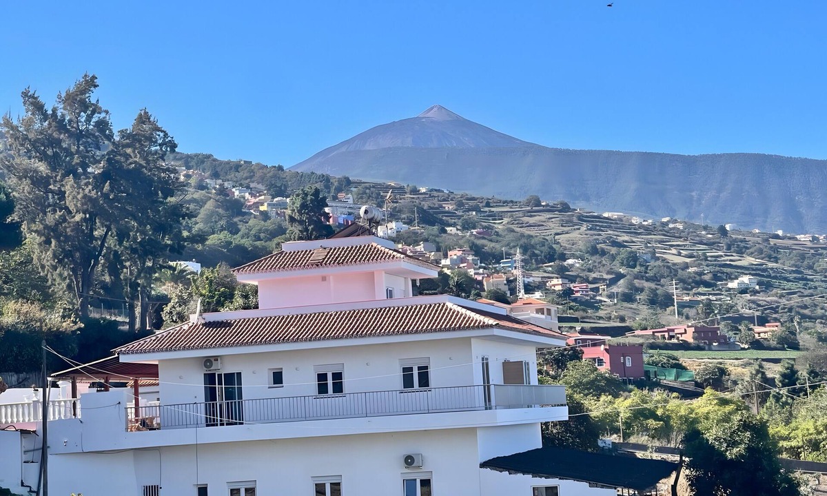 Montijos Apartment | Sea View Apt5 Finca TenDays Orotava with Ocean View, Wi-Fi, and Air Conditioning