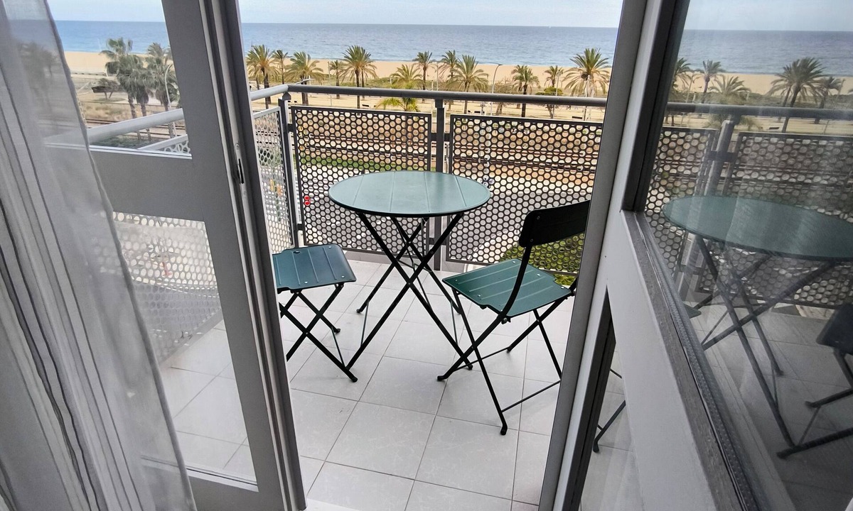 Mataro Apartment | Seafront apartment: live the experience!
