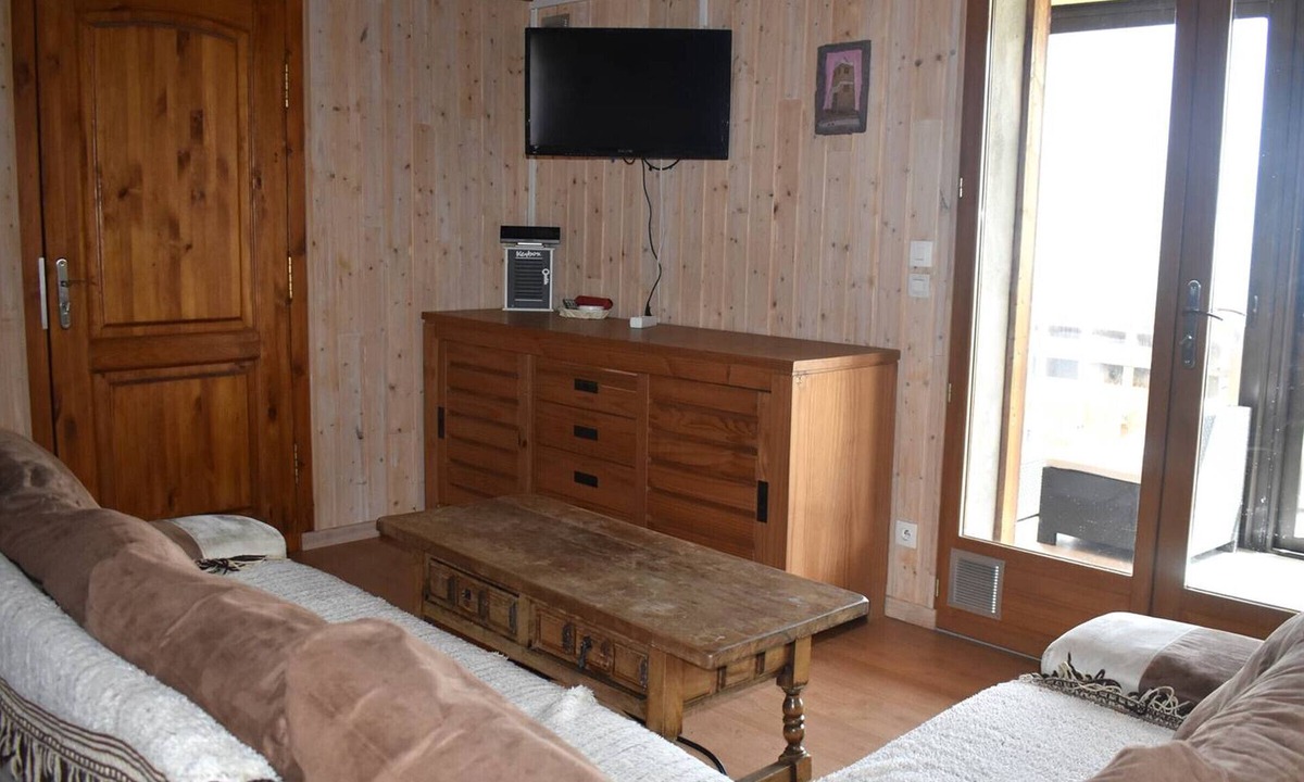 Font-Romeu-Odeillo-Via Ski Chalet | South-facing chalet in Font-Romeu, 3 bedrooms, with garden