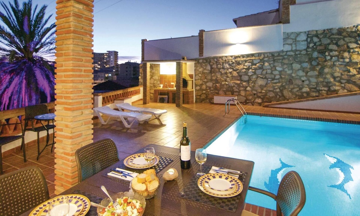 Torreblanca Apartment | Stunning apartment in Fuengirola, Malaga