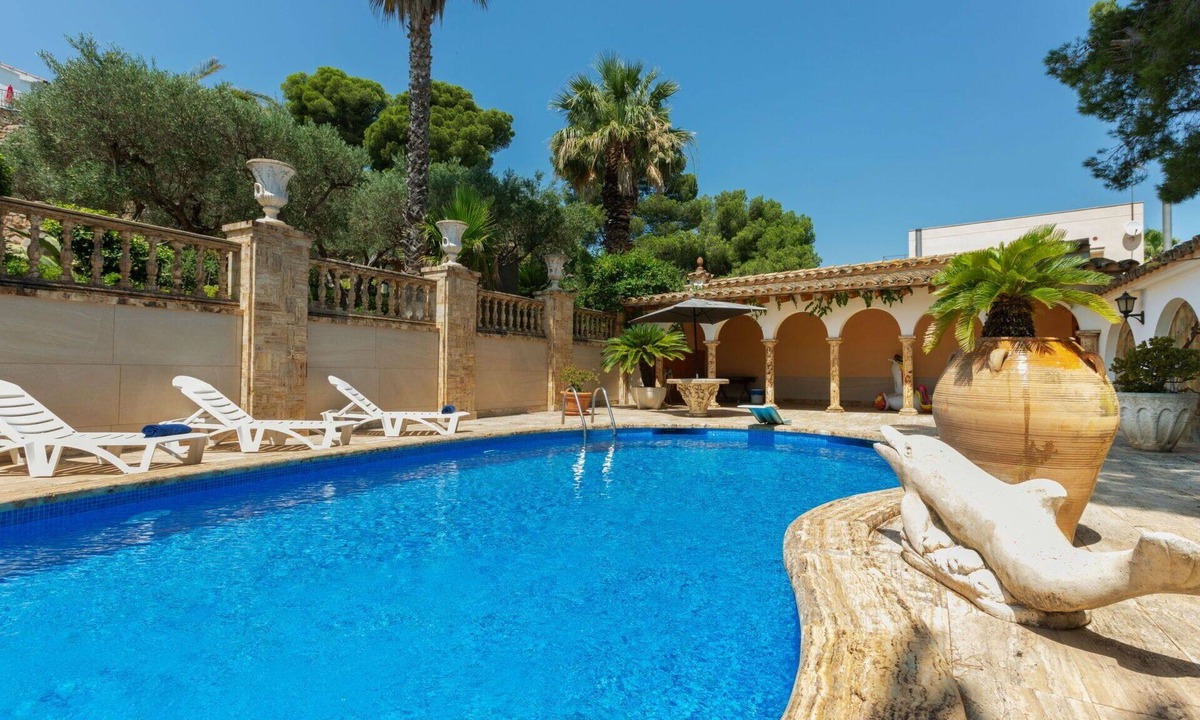 Llanca Villa | Stunning private villa for 10 guests with WIFI, A/C, private pool and patio