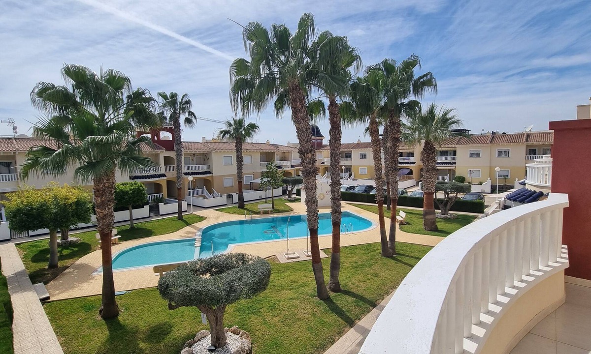 Quesada House | Super townhouse close to shopping, restaurants, cafes, golf course and beach😉