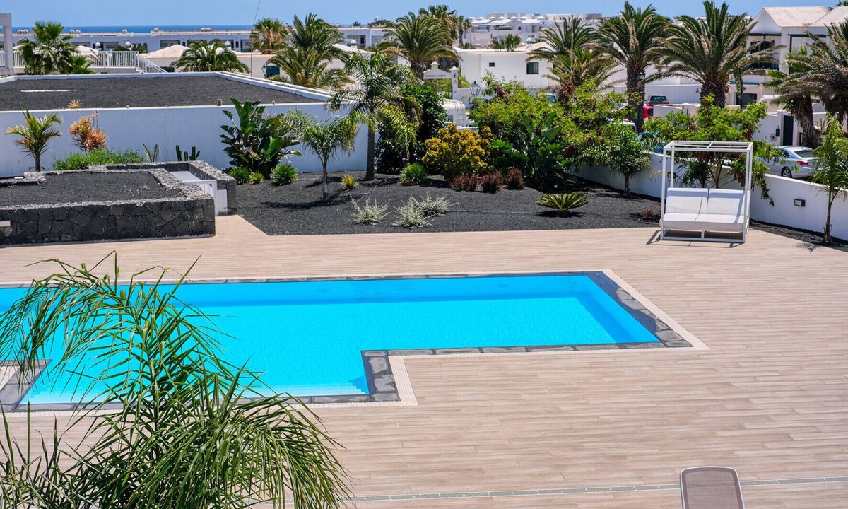 Costa Teguise Apartment | The Ocean View - with sea view terrace and shared pool