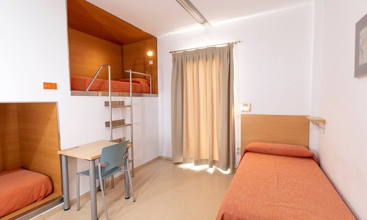 Carihuela Hostel | Torremolinos Inturjoven Youth Hostel