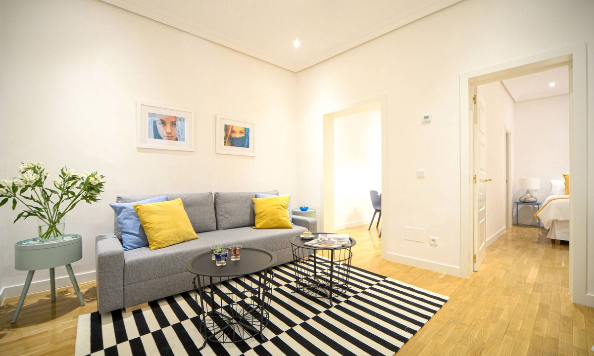 Justicia Apartment | Trendy Chueca, Walk to Museums, Royal Palace, Gran Via, Sol