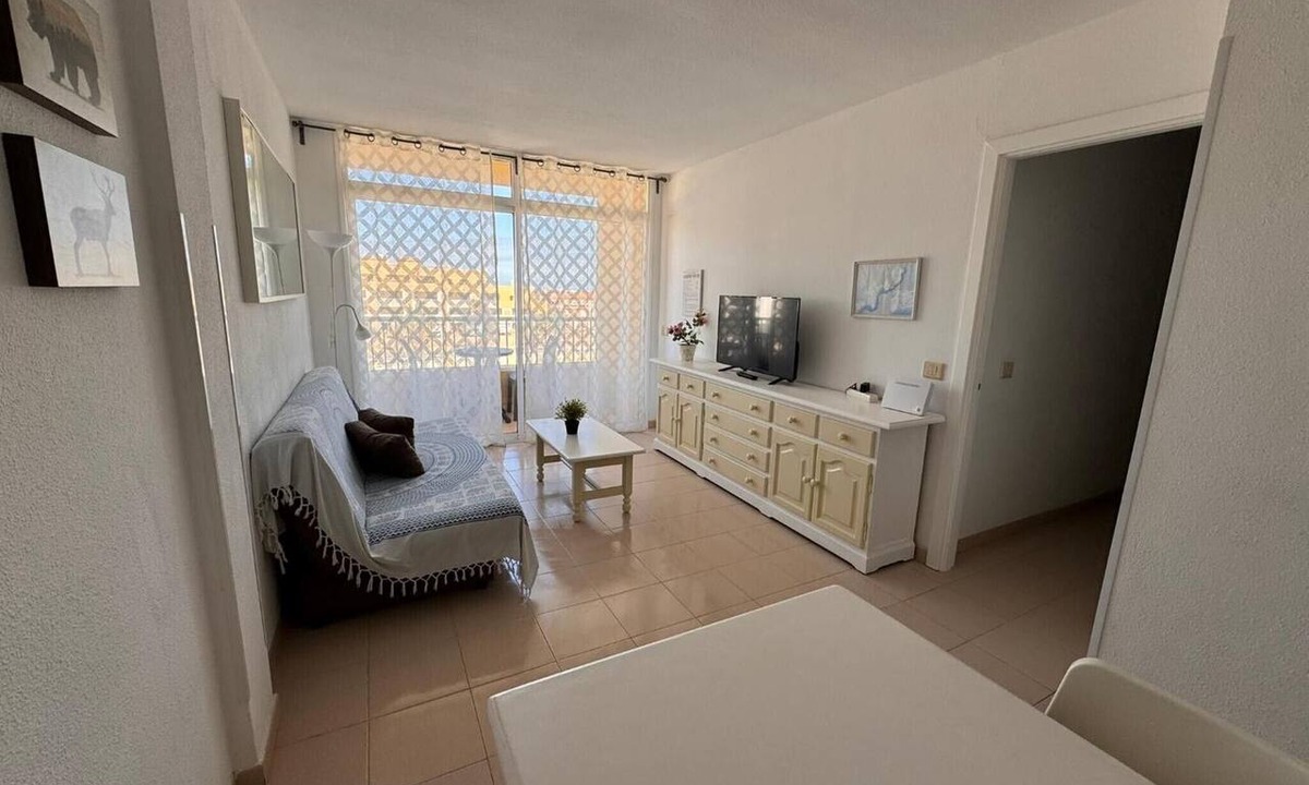 El Medano Apartment | Vacation Apartment 'Alquilaencanarias-medano Lagos De' with Mountain View, Shared Pool and Wi-Fi