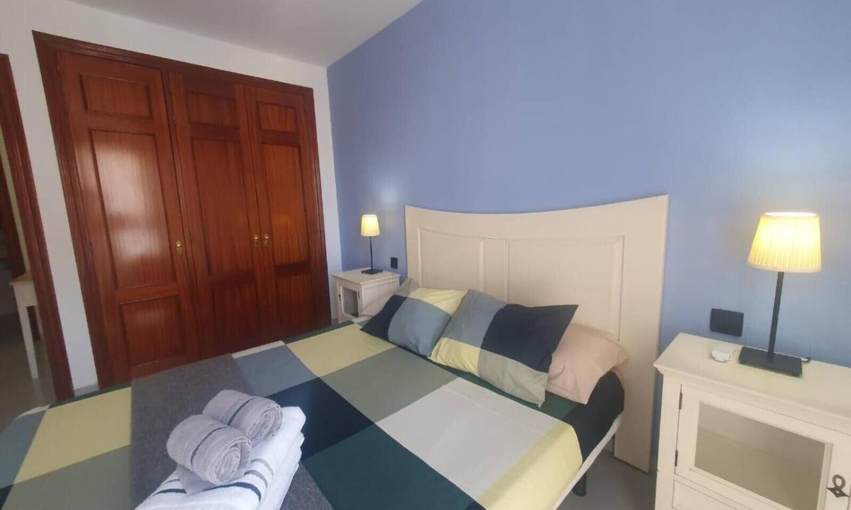 El Medano Apartment | Vacation Apartment 'Alquilaencanarias Duplex Beach' with Balcony and Wi-Fi