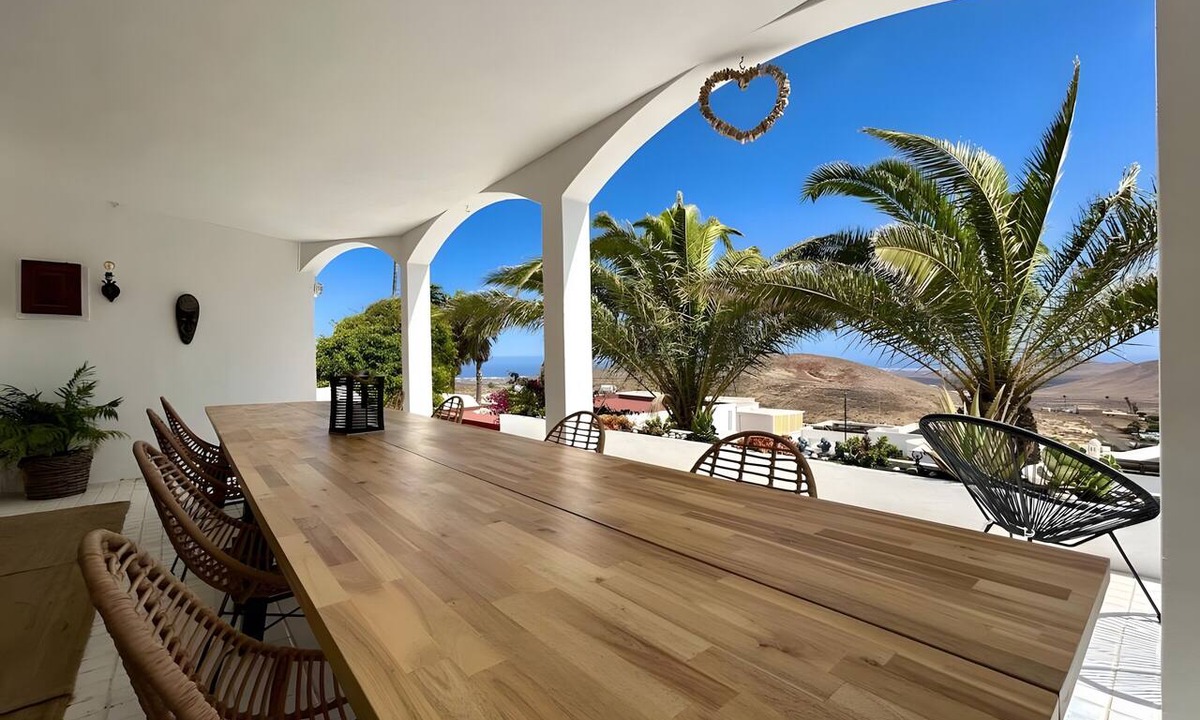 Nazaret Villa | Vacation Villa 'Haley's - Luxury in Lanzarote' with Mountain View, Private Terrace and Wi-Fi