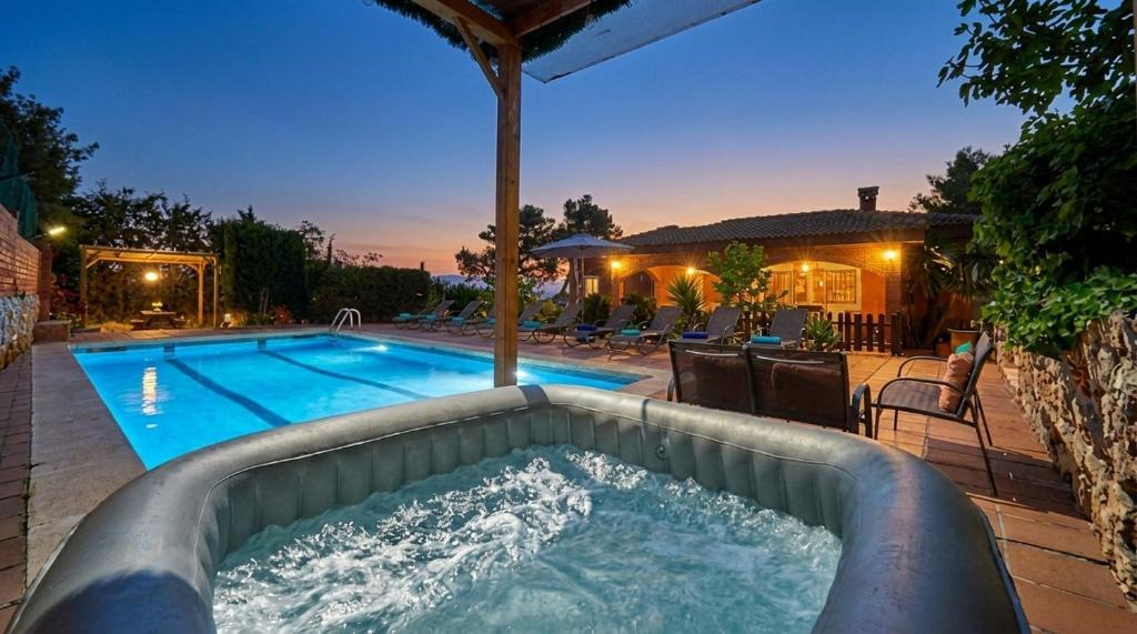 Olivella Villa | Villa Sitges Sol 15 minutes drive from Sitges XXL swimming pool 12 p