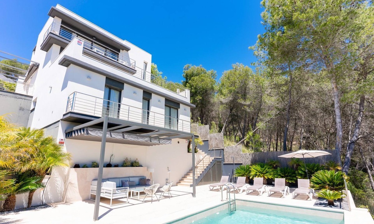 Olivella Villa | Villa Valentino I - Four Bedroom Villa, Sleeps 10