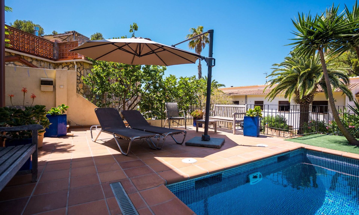 Pals Villa | Villa Vuelta , spacious house with private pool