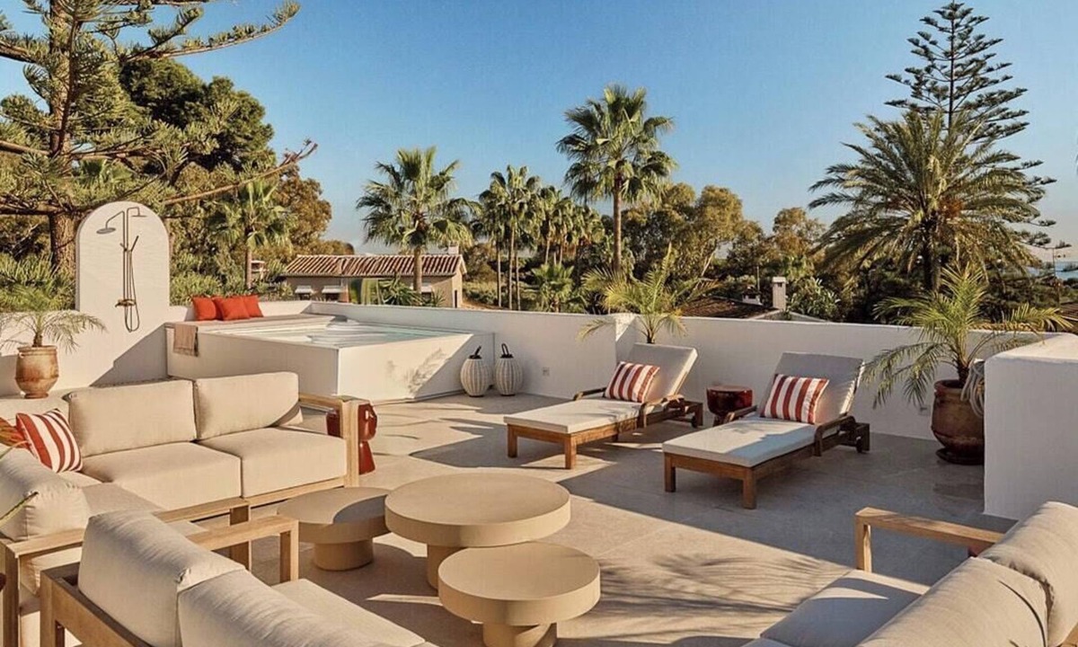 Carib Playa House | Villa with rooftop terrace near beach in Marbella