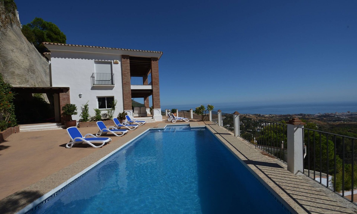 Mijas Pueblo Villa | Villa with stunning panoramic views to the sea, privacy and swimming pool