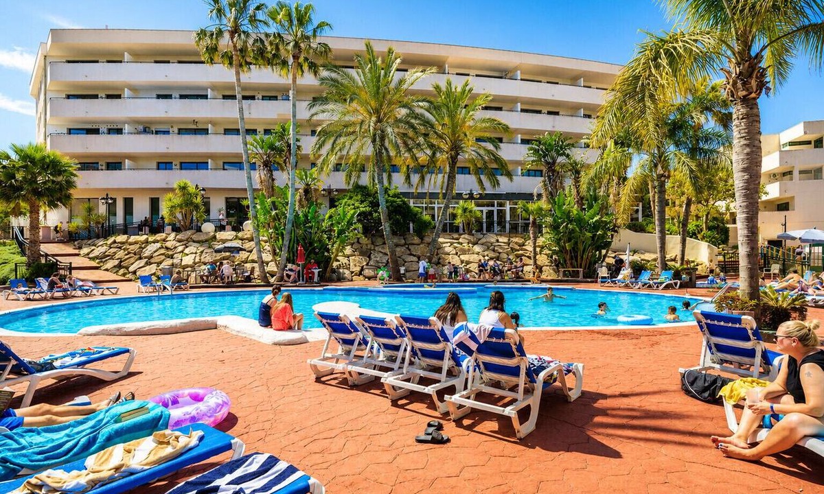 Cap de Salou Apartment | Wake up to pool views · Festival Village
