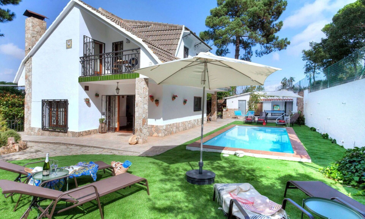 Vidreres House | Wonderful private villa for 9 guests with private pool, WIFI, TV and patio