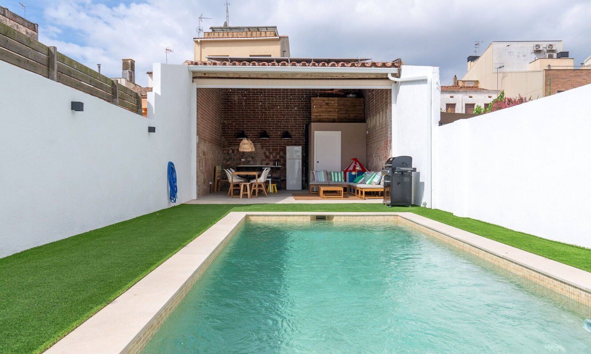 Malgrat de Mar House | Wonderful villa for 7 guests with WIFI, A/C, private pool, TV and patio