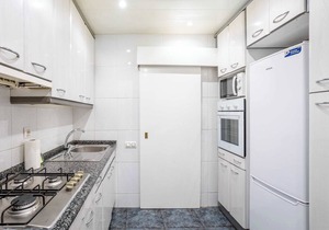 4-bedroom Apartment in Sagrada Familia!