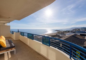 Beachfront Apartment with Sea View, Pool, Terraces & Wi-Fi