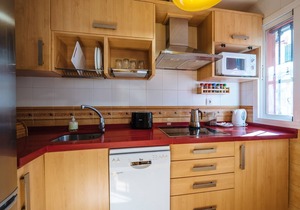 Beautiful & Bright Apartment for 4 People, Parking Optional