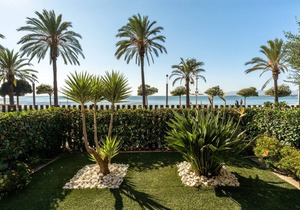 Luxury Beachfront Apartment