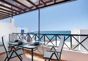Vacation Apartment 'La Estrella II' with Sea View, Wi-Fi and Air Conditioning
