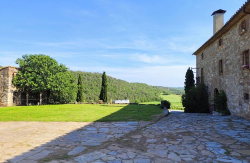 Moia Cottage | 16th-century Catalan farmhouse: a rural getaway in an idyllic setting.
