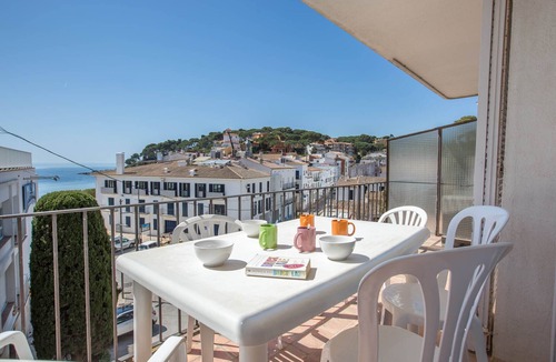 Llafranc Apartment | 1MARS 02 - Basic 3 bedrooms apartment in fron of the beach of Llafranc