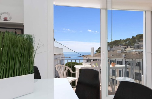 Llafranc Apartment | 1MARS 02 - Basic 3 bedrooms apartment in fron of the beach of Llafranc