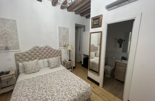 Palacio Apartment | 2-bedroom apartment in beautiful Madrid with AC and fitness room