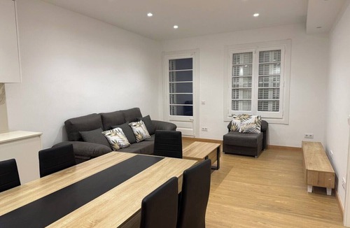 La Sagrada Familia Apartment | 4-bedroom apartment with AC in vibrant Barcelona