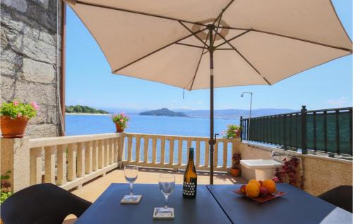 Samieira House | 4 Bedroom Beach Front Home In Raxo