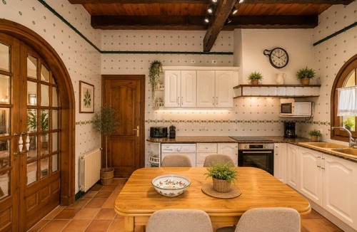 Cambrils Villa | A peaceful villa with a swimming pool by the sea