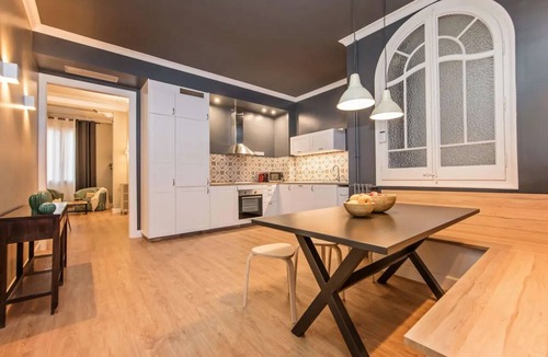 Sant Antoni Apartment | Acomodis Apartments - Comfy 10 Bedroom Group Flat in L’Eixample up to 18 people!