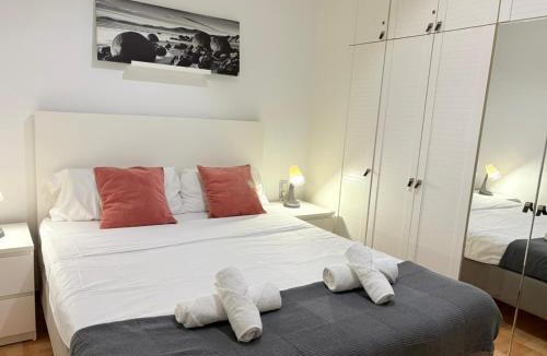 Cornella de Llobregat Apartment | Ahllenrock Parking Gratis AC 3 Estancias Cerca Barcelona Metro Tram Aeropuerto