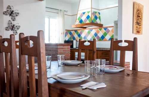 Zahora House | Air-conditioned Holiday Home with Patio, Pool, Wi-Fi and Lawn