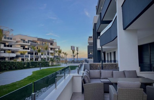 Flamenca Beach Apartment | Amanecer De'Luxe Apartment