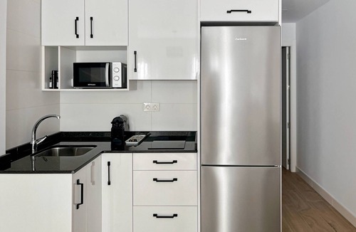 Perchel Sur Apartment | Apartamento de un Dormitorio con Pequeño Patio - Picú Home
