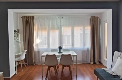 Premia de Mar Apartment | Apartamento Gran Via para 6 en el centro de Premià