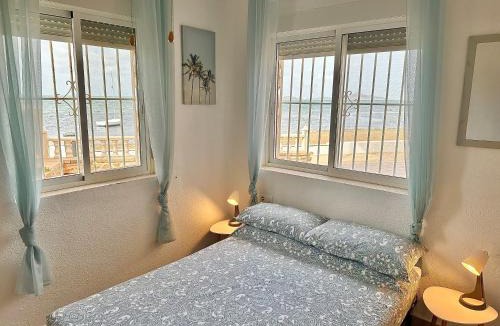 Los Urrutias Apartment | Apartamento Mar Menor - Beachfront apartment with large patio - Licence No VVMU2814-1