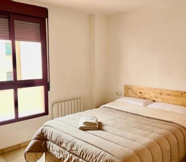 Figares Apartment | Apartamento, parking y piscina de temporada en Granada Tico Medina