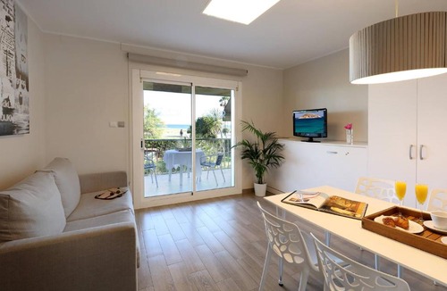 Castelldefels Apartment | Aparthotel Solifemar