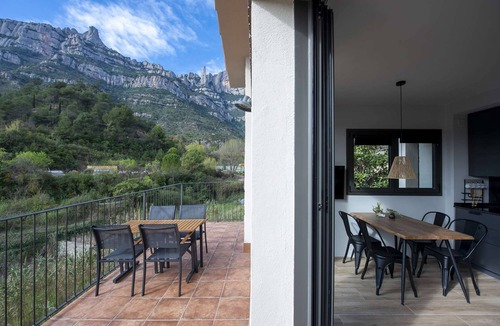 Monistrol de Montserrat Apartment | Apartment with terrace with spectacular views to Montserrat